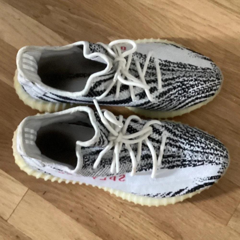 Adidas 350 Yeezy Zebra sneakers. Size 10